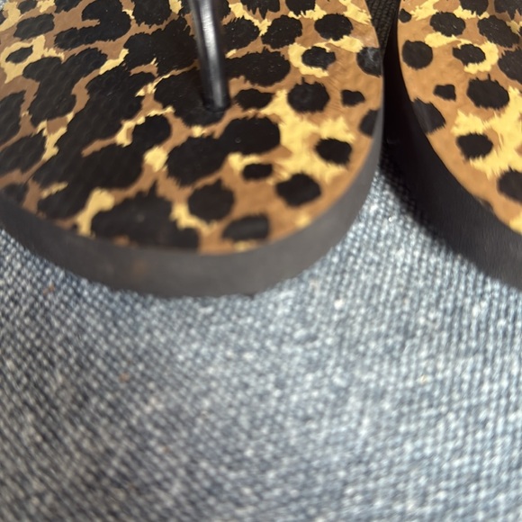 Tory Burch Black and Leopard Flip Flops M - Picture 4 of 6